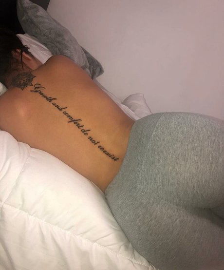 Nhi Tran 裸の女優 写真