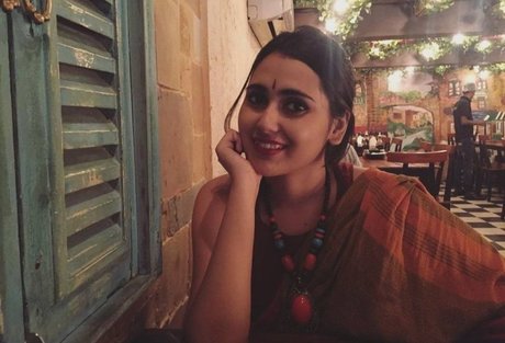 曲線美のラテン系オンリーファンズ セクシー ギャラリー