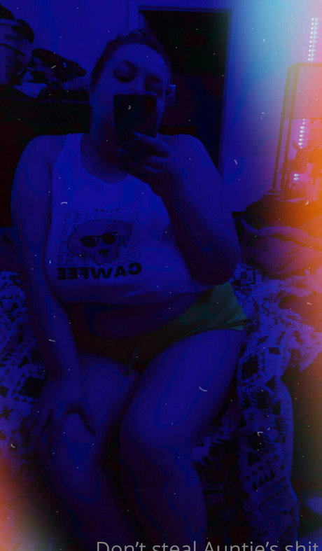 大きな黒い猫OnlyFans ヌード 画像