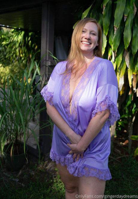 ダーティトークオンリーファンズ セクシー裸 写真