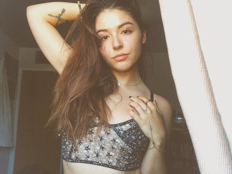 Autumn Farrell かわいいスター アーカイブ