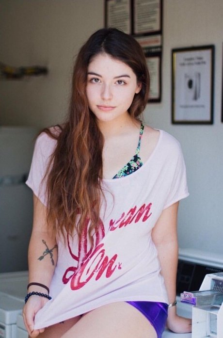 Autumn Farrell 完璧なモデル 画像