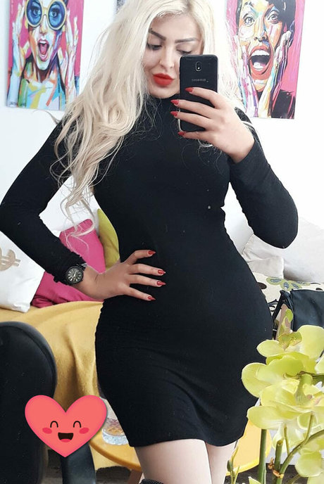 Wiem Yahia ヌードモデル 画像