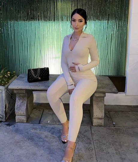 スマイルオンリーファンズ ホットセクシー 画像