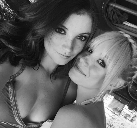 痩せたティーンのオンリーファンズ アートポルノ 写真