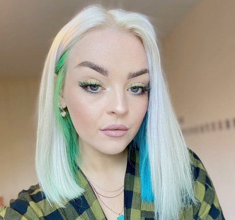 Emily Rose Perrin セックススター 画像