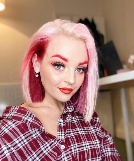 Emily Rose Perrin ポルノスター パーフェクト 写真