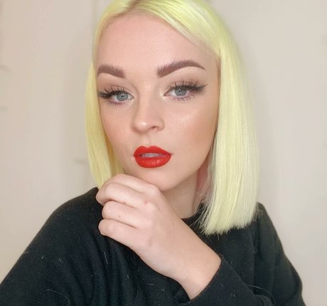 Emily Rose Perrin ポルノスター 写真