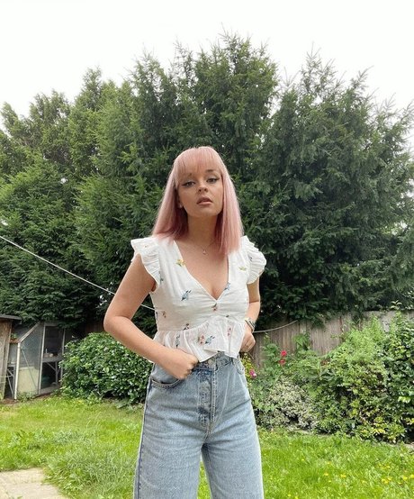 Emily Rose Perrin エロティックなポルノスター ギャラリー