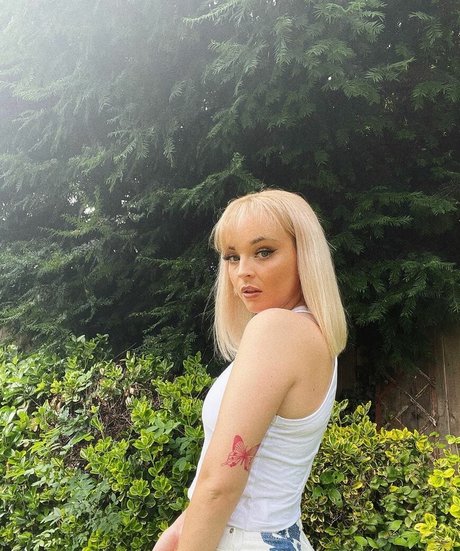 Emily Rose Perrin 完璧なポルノスター 写真