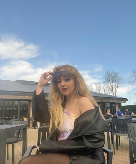 Emily Rose Perrin かわいいスター 写真