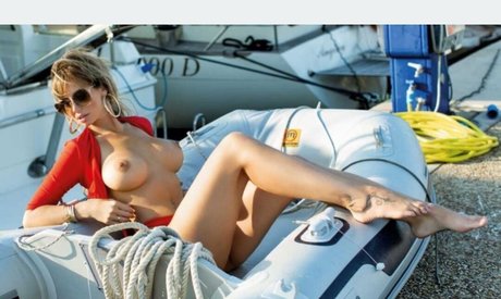 Ester Dee 完璧なスター アーカイブ