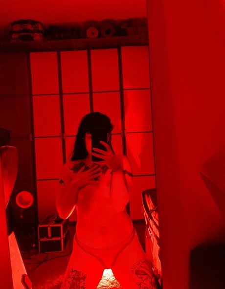 黒人ママオンリーファンズ 裸 写真