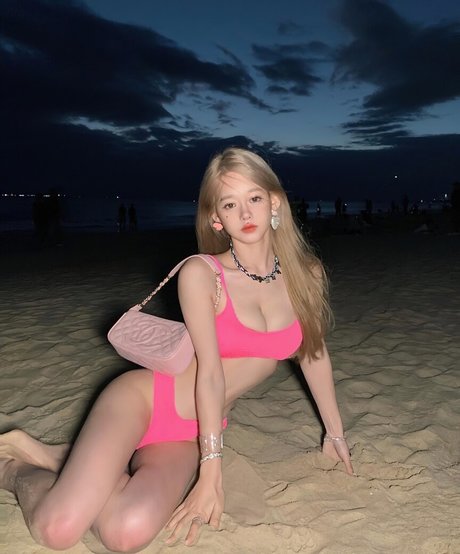 小柄な妻OnlyFans ポルノ 画像