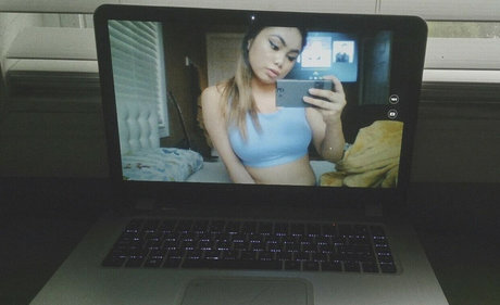 巨乳ブルネットオンリーファンズ ポルノ 写真