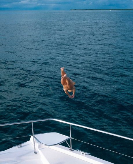 巨尻オンリーファン ヌード アーカイブ