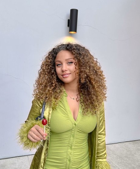 黒人ニューハーフオンリーファンズ 無料アダルト 写真