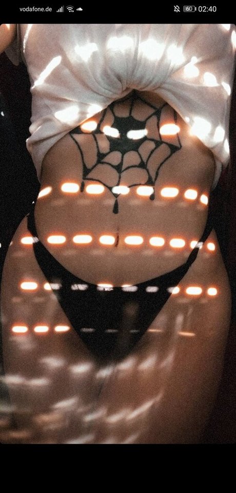 成熟した黒人女性オンリーファンズ セクシーヌード 写真