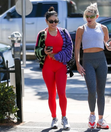 ブッシュ・オンリーファンズ ホット 写真