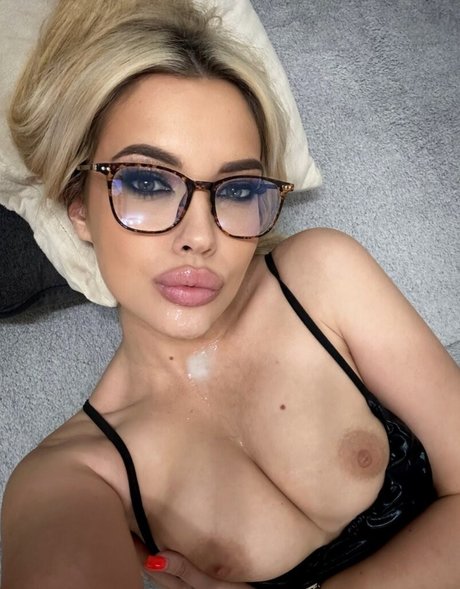 ママの足OnlyFans エロチック 写真