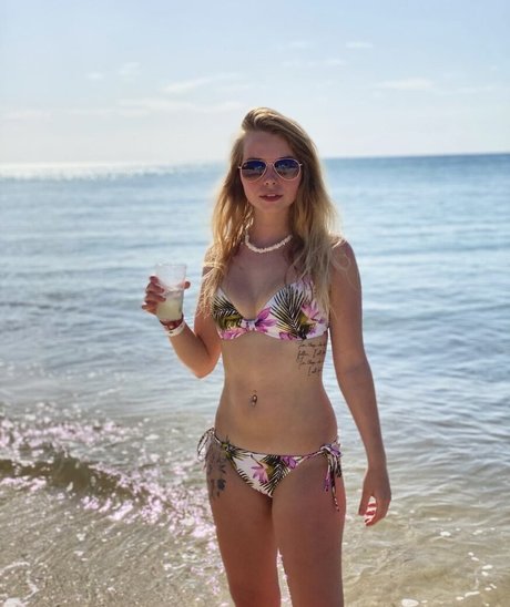 HalieeandKendra エロティック女優 写真