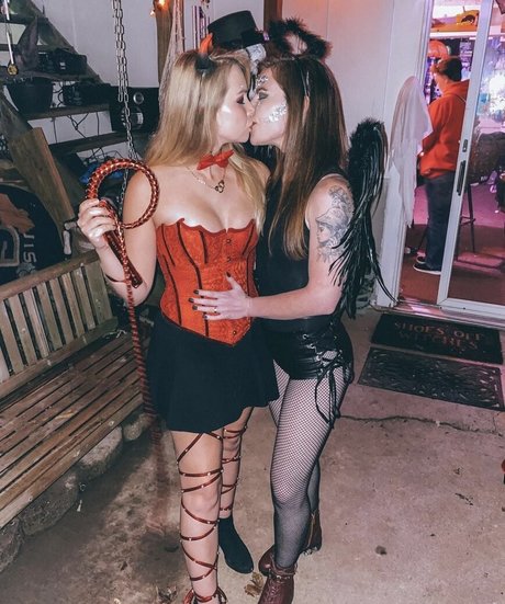 HalieeandKendra 完璧なポルノスター ギャラリー