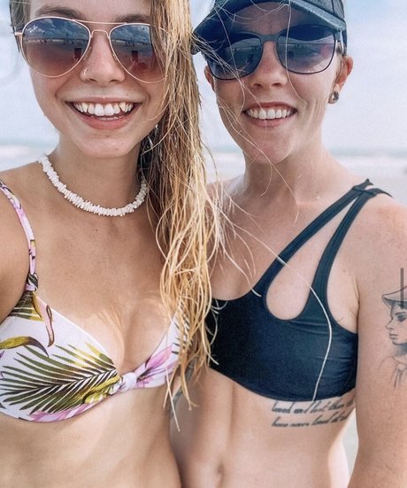 HalieeandKendra ポルノスター ホット 写真