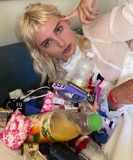 Emmaazzww ヌードのポルノスター 写真