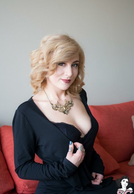 Moonchiild ポルノ女優 写真