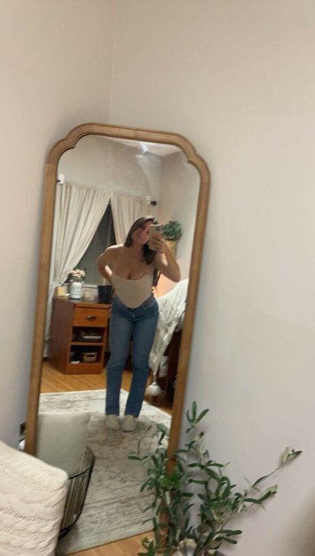 Sofiacrnilovic ポルノモデル 画像