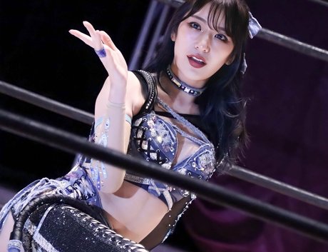 ブッシュ・オンリーファンズ 裸 写真