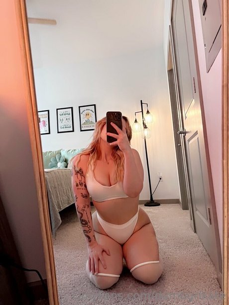 巨乳の赤毛オンリーファンズ パーフェクト 画像