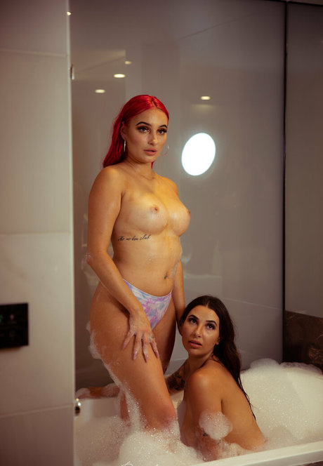 OnlyFansの普及 セクシー裸 写真