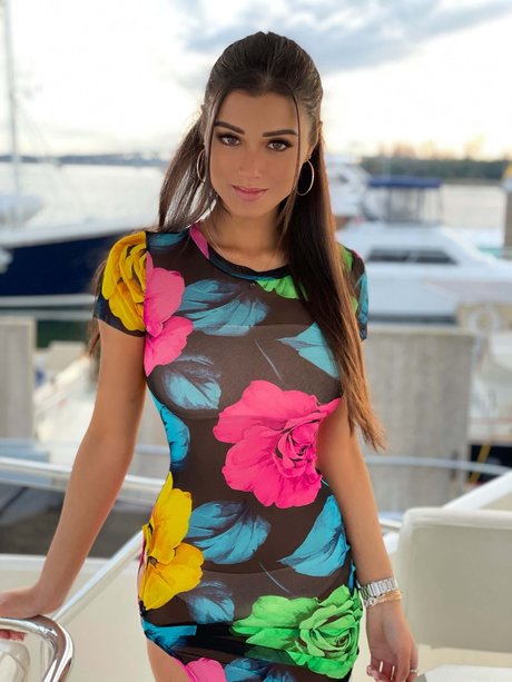 成熟した黒人女性オンリーファンズ セクシーヌード 写真