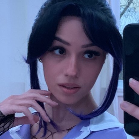 ブッシュ・オンリーファンズ 裸 画像