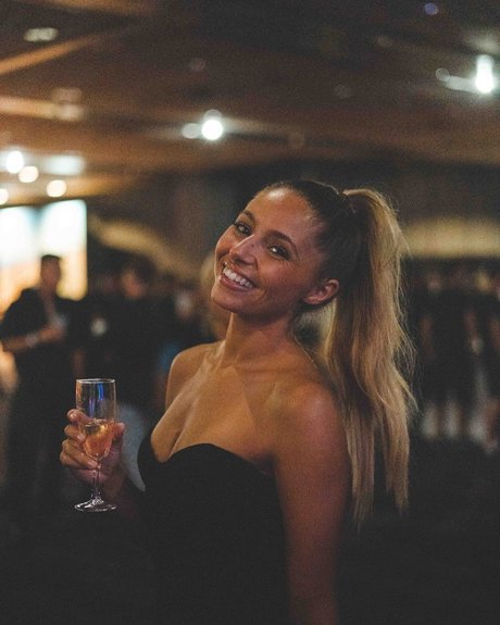 Belmooonte ポルノ女優 写真