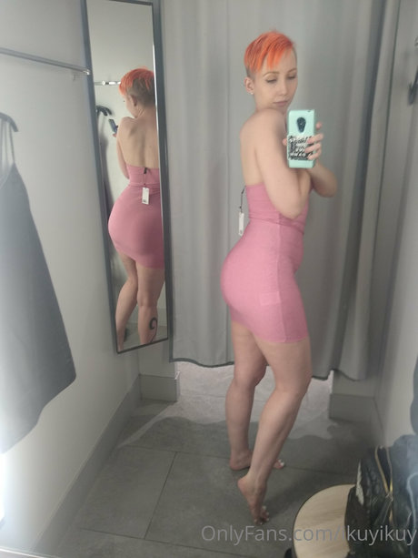 曲線美の女の子オンリーファンズ 無料裸 写真