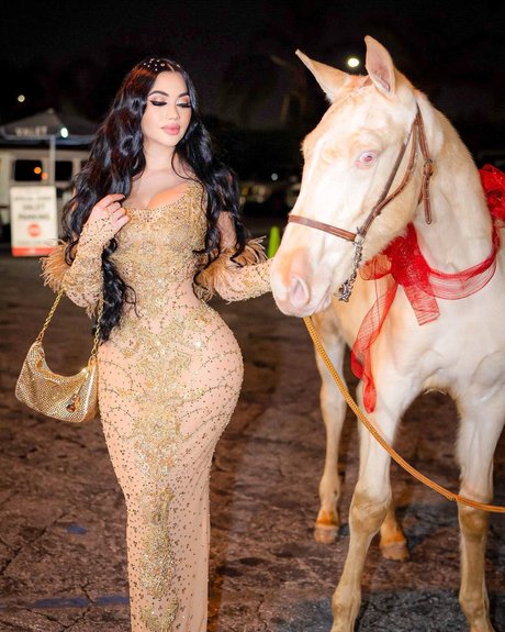 セクシーなドレスOnlyFans 無料エロ 写真