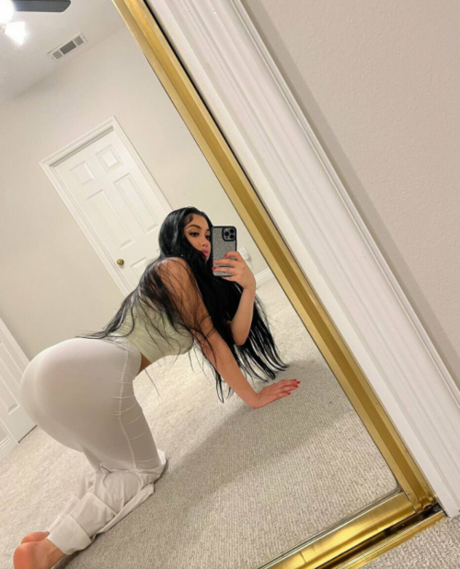 ぽっちゃり黒人OnlyFans ホット裸 写真