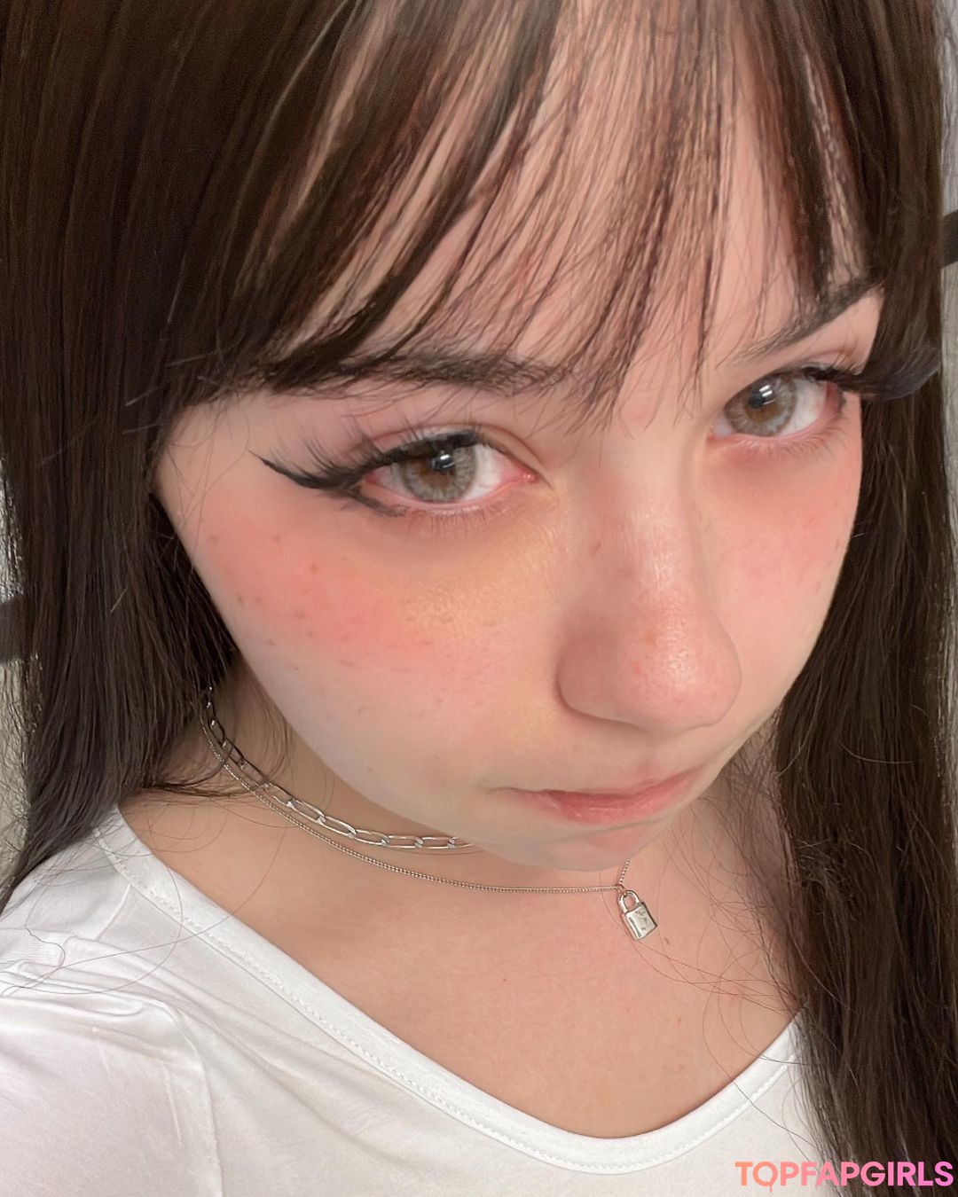 痩せたアジア人オンリーファンズ 美しい 写真