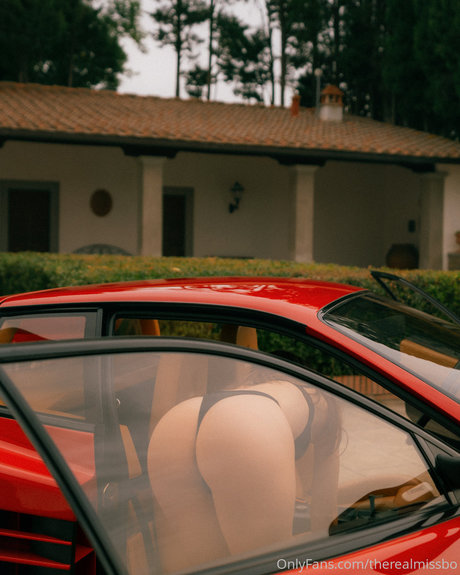 痩せたティーンのオンリーファンズ ホット 写真