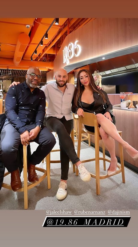 黒いお尻のオンリーファンズ ポルノグラフィック 写真