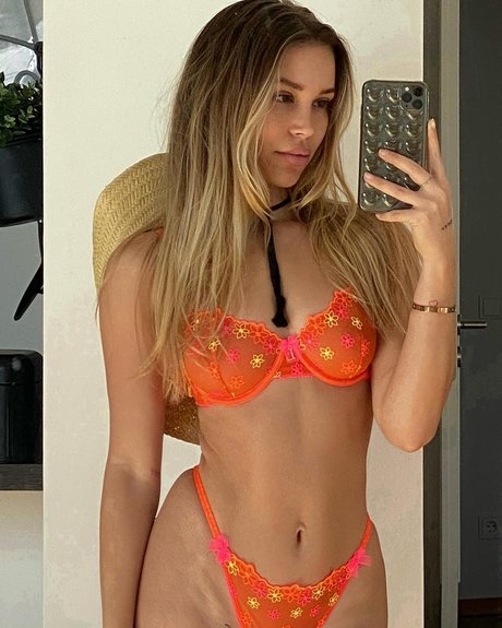 Kristina Levina 素敵なポルノスター 写真