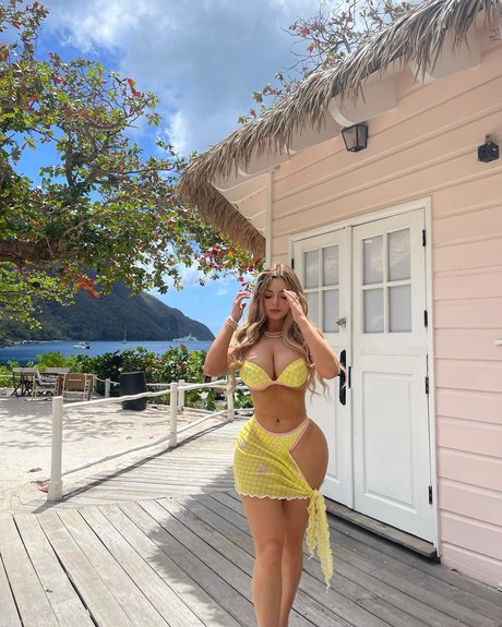 ジムガールズオンリーファンズ アート裸 写真