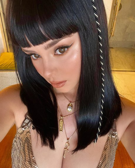 Demi Rose_ アートポルノスター 写真