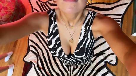 かわいいシーメールオンリーファンズ 無料裸 写真