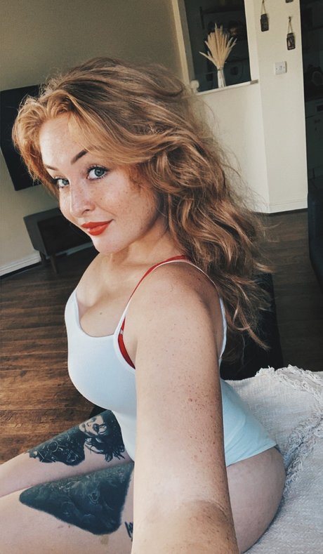 Little red x エロティックなスター 画像