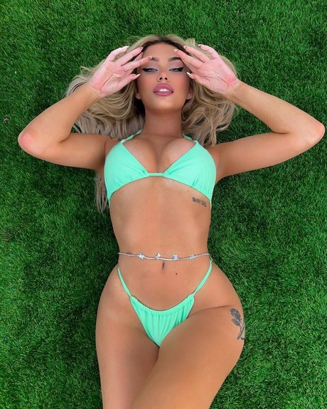 Gwendolyn celine エロティックなモデル 写真