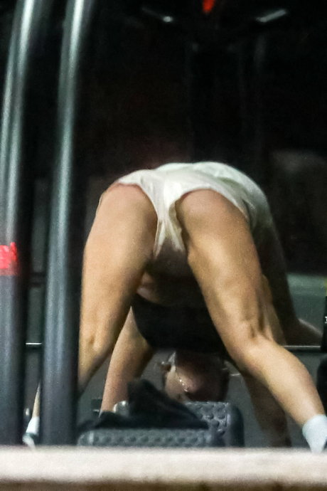 熟女メガネOnlyFans アート裸 写真