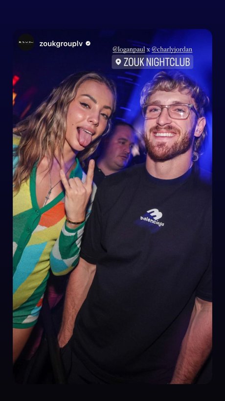 プッシータトゥーOnlyFans ホット裸 写真